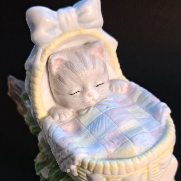 Vintage Rock a Bye Baby Music Box - Picture 4 of 5